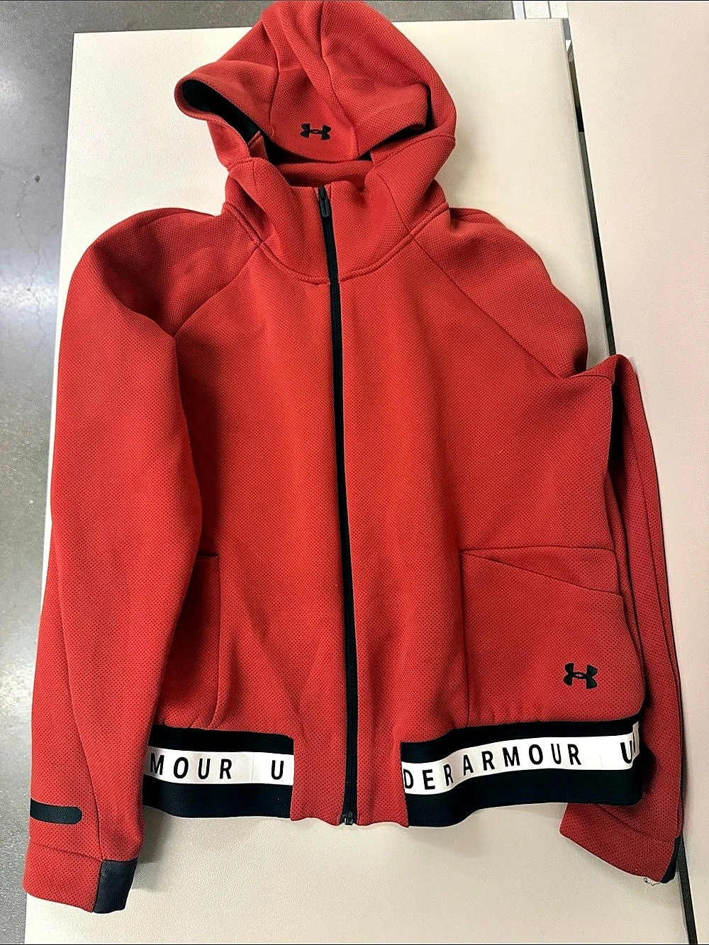 Under Armour Woman’s Red & Black Hooded Jacket Size XL Like New
